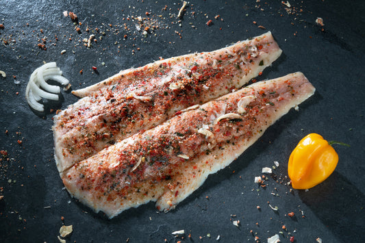 Forelle, geräuchert, filetiert, mit Zwiebel-Paprika-Auflage, 140-180 gr.